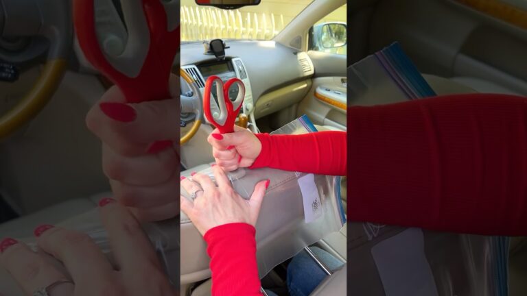 DIY iPad holder for road trips and long car rides! #iPad #car #kids #roadtrip #MemorialDay